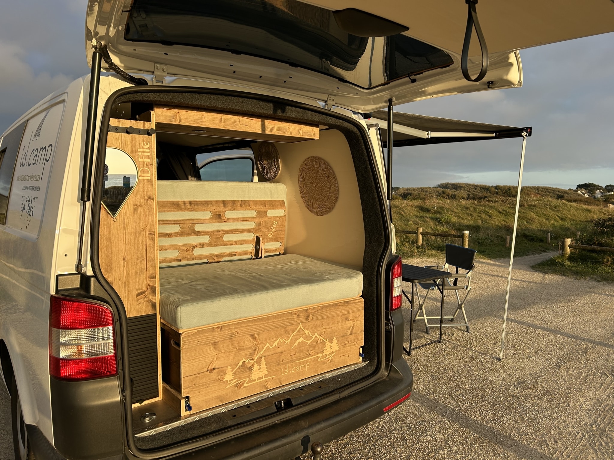 Fan du van life ? Profitez du van ID CAMP pour partir où vous voulez, quand vous voulez. Location de van aménagé.